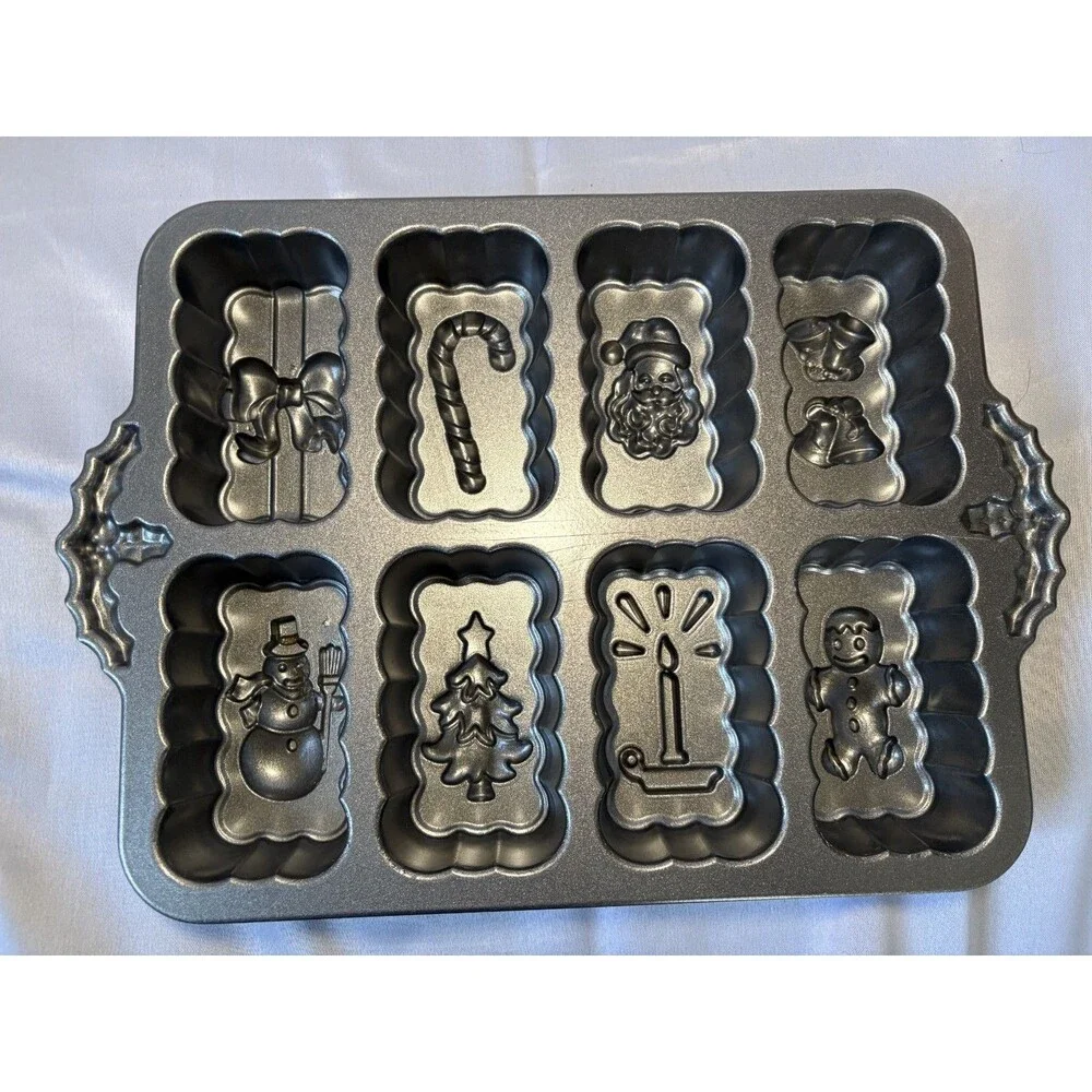 Nordic Ware Gingerbread House 9C Baking Bundt Pan - Gently used